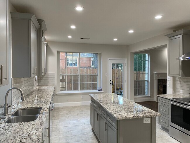 Primary Photo - 306 Rivercove Dr