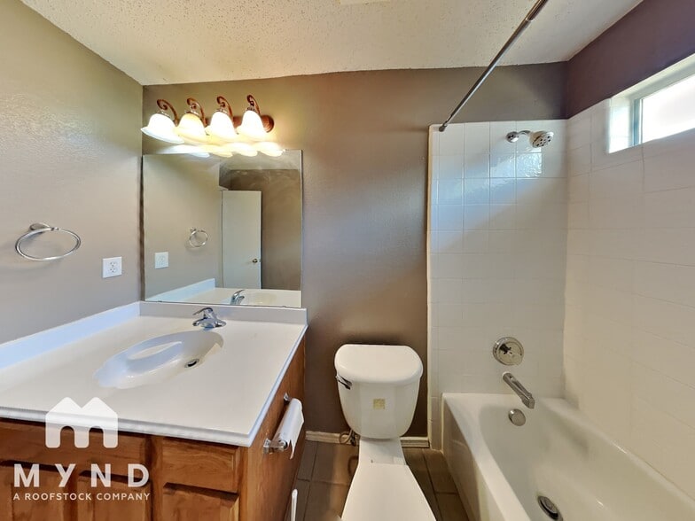 Building Photo - 5505 Stonemoss Dr