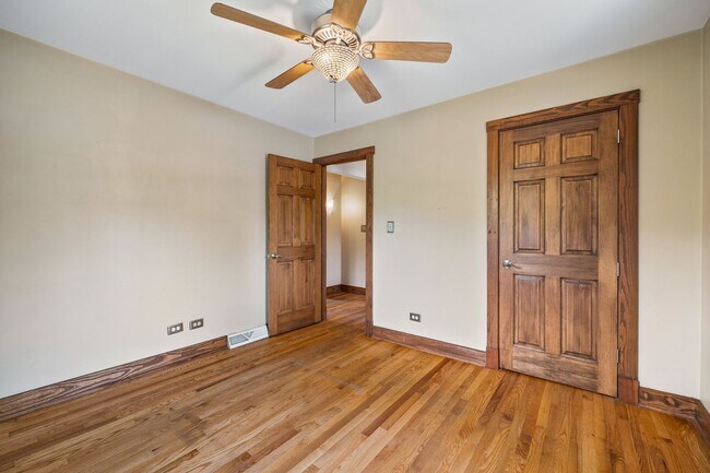 Building Photo - Meticulously maintained 3-bedroom, 2-bath ...