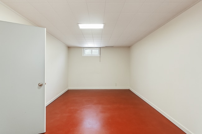 Building Photo - 231 Schilling St