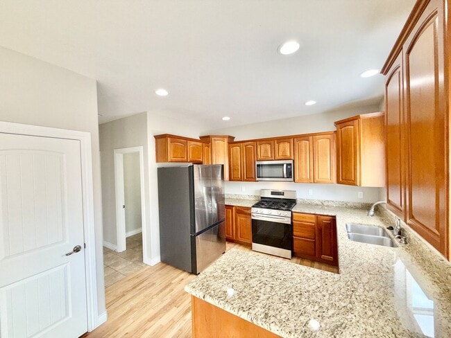 Building Photo - WELCOME HOME!