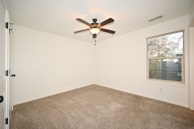 Building Photo - Cute 3-bedroom, 2 bath home with 1 car gar...