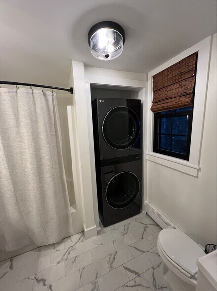 Building Photo - 11 Starr St