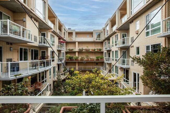 Building Photo - Sweet + secure 1/1 condo with parking, extra storage room