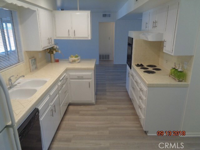 Building Photo - 28813 Snead Dr