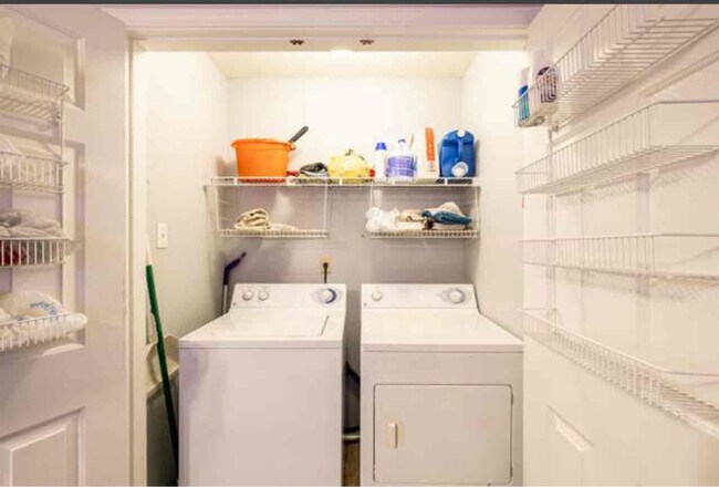 Building Photo - 5844 Ashridge Pl