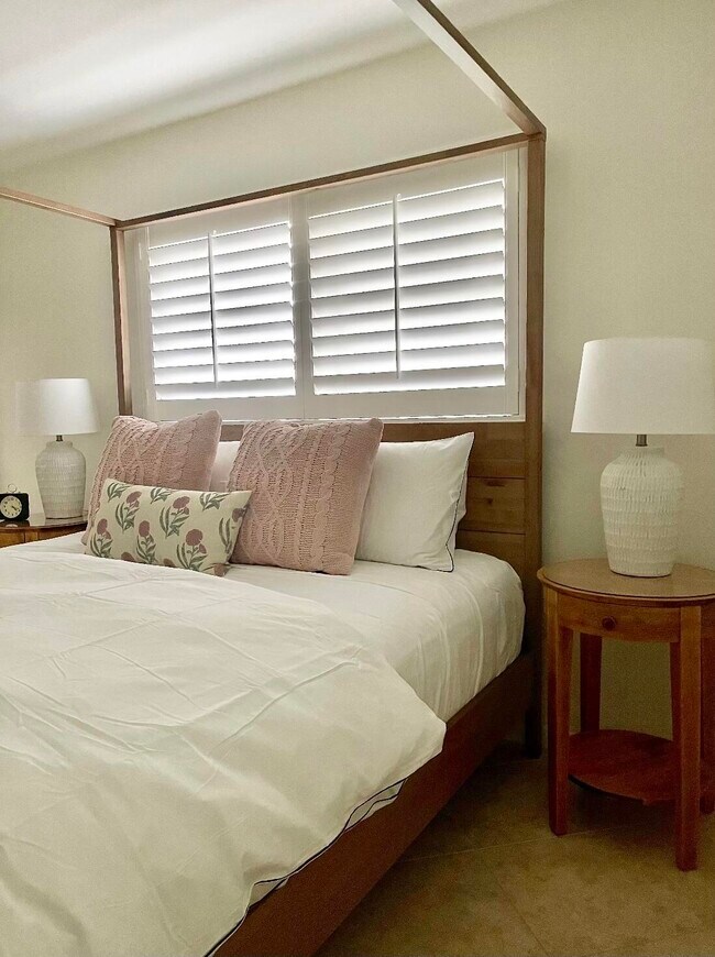 Building Photo - 1202 Palm Trail