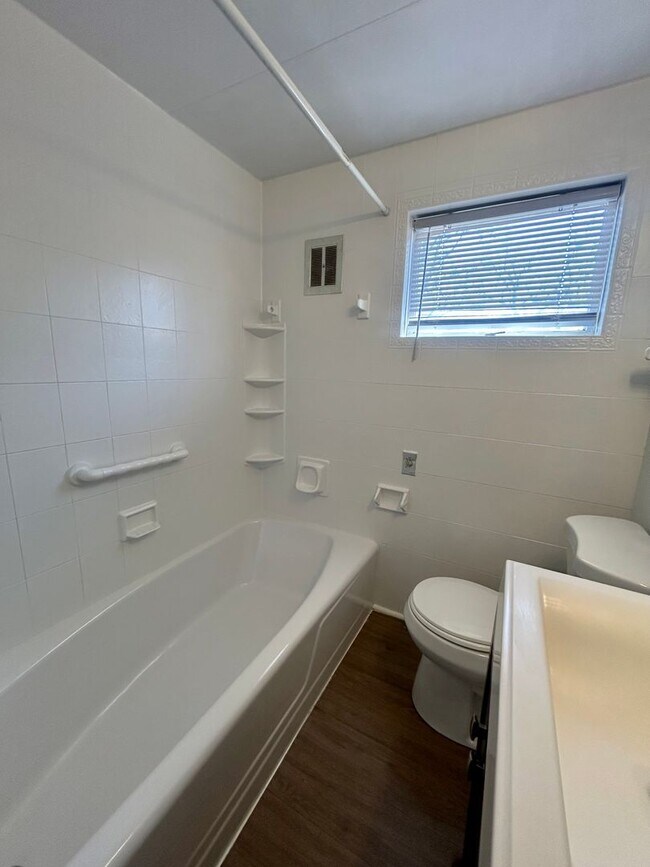 Building Photo - 3-bedroom Cape Cod in Susquehanna District