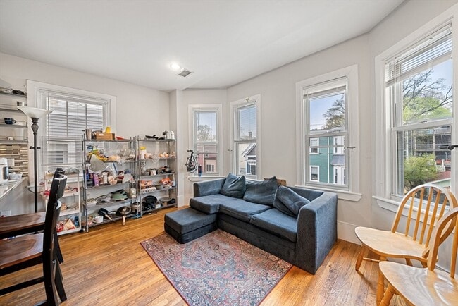 Building Photo - 66 Mozart St