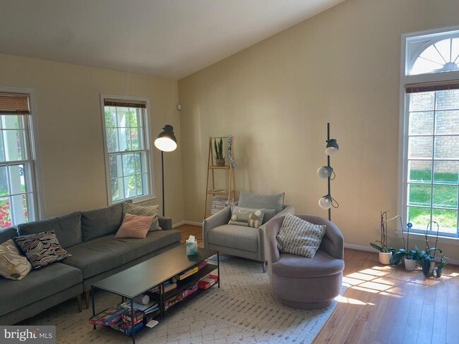 Building Photo - 947 Farm Haven Dr
