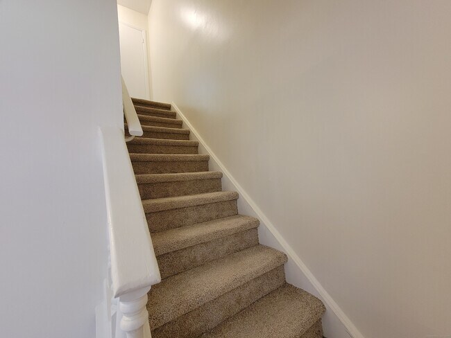 Building Photo - 48 Sutton Pl