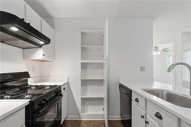 Building Photo - 2212 River Heights Ct SE
