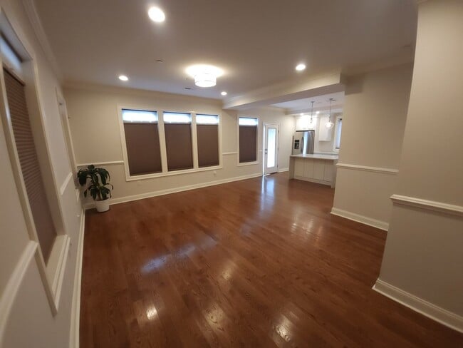 Building Photo - Stunning and Spacious Top Floor 2 Bd 2 Bath in Jamaica Plain with Parking.