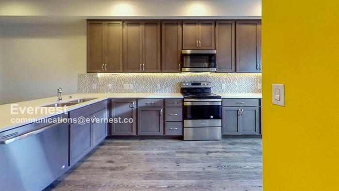 Building Photo - 19403 7th Ave W