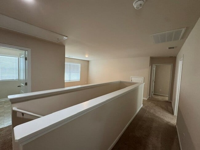 Building Photo - ***** READY TO MOVE IN *****