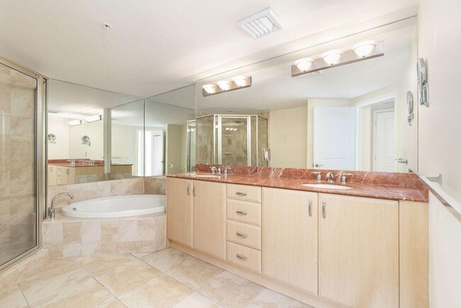 Building Photo - 403 S Sapodilla Ave