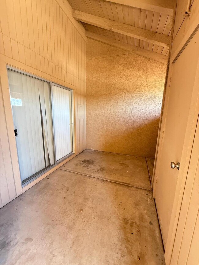 Building Photo - 312 W Yukon Dr