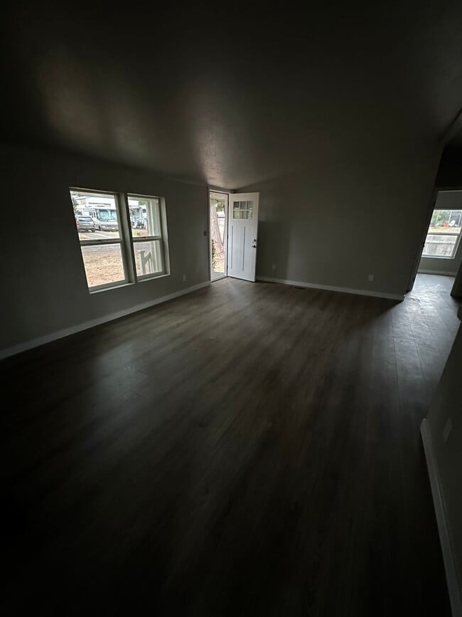 Building Photo - 3-bedroom 2 bath House