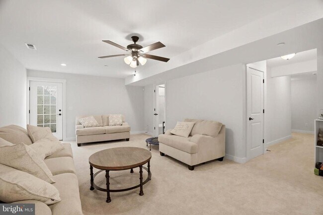 Building Photo - 722 Whitneys Landing Dr