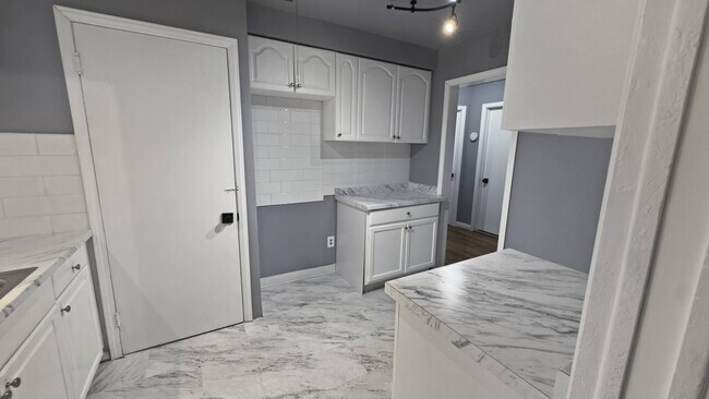 Building Photo - 3625 Chatsworth St