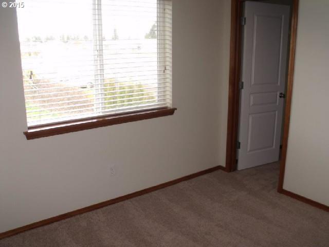 Building Photo - Spacious 4 Bedroom Home w/ Fully Fenced Yard & 2 Car Garage!