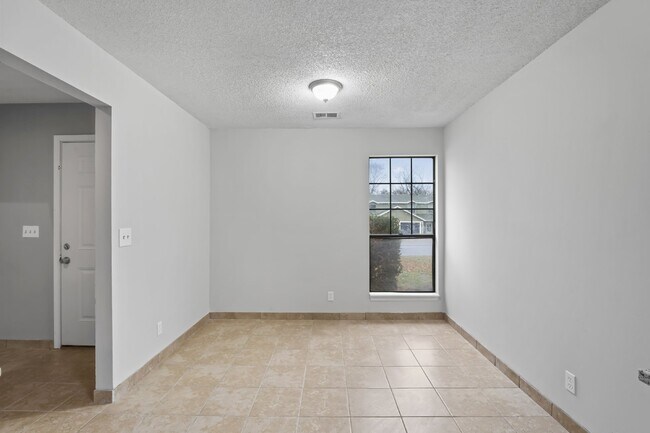 Building Photo - " Renovated 3-Bed, 2.5 Bath in Olathe - Available Now!"  1st month's rent is FREE!*