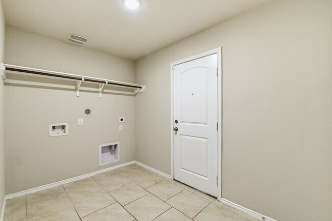 Building Photo - 22014 Pheasant Bend Ln