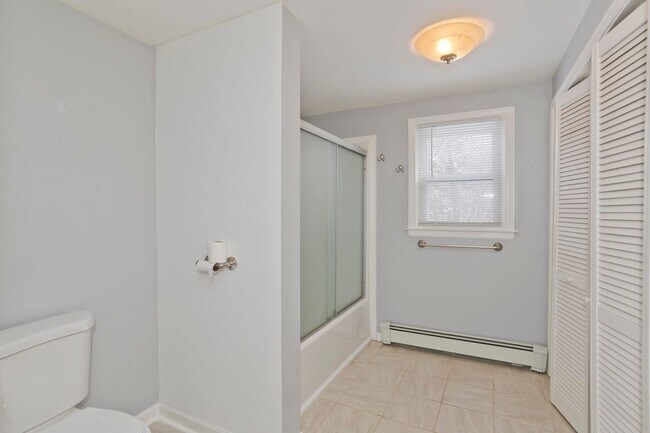 Building Photo - Private 3-Bedroom Single-Family Rental on 10+ Acres - Available for June 1st!