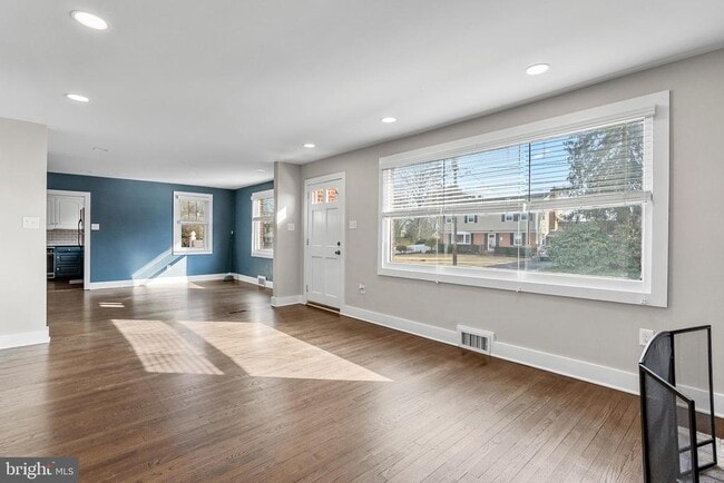 Building Photo - 48 S Locust Ave