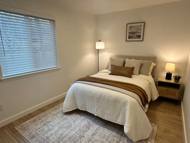 Building Photo - 6803 Hillcroft Dr