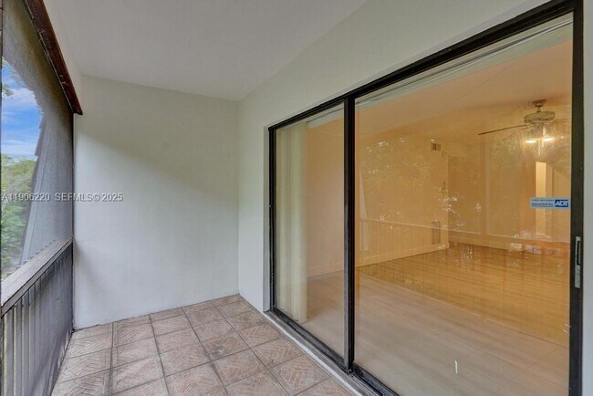 Building Photo - 3101 Oakland Shores Dr