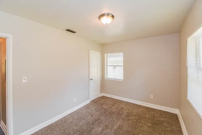 Building Photo - 2844 Myra St