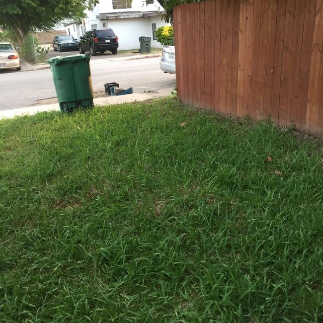 Building Photo - 909 E Jefferson St