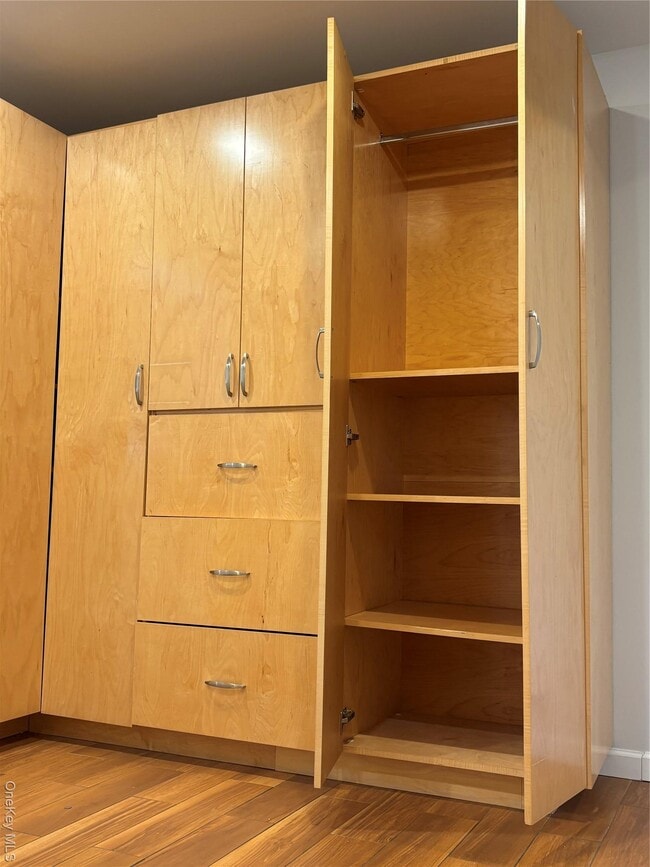 Building Photo - 570 Church Ave