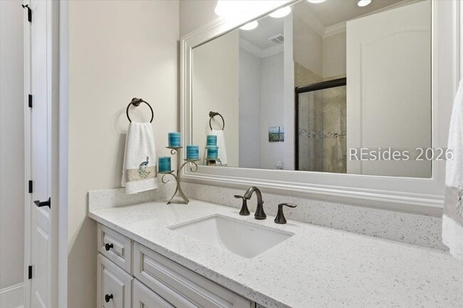 Building Photo - 165 Topside E