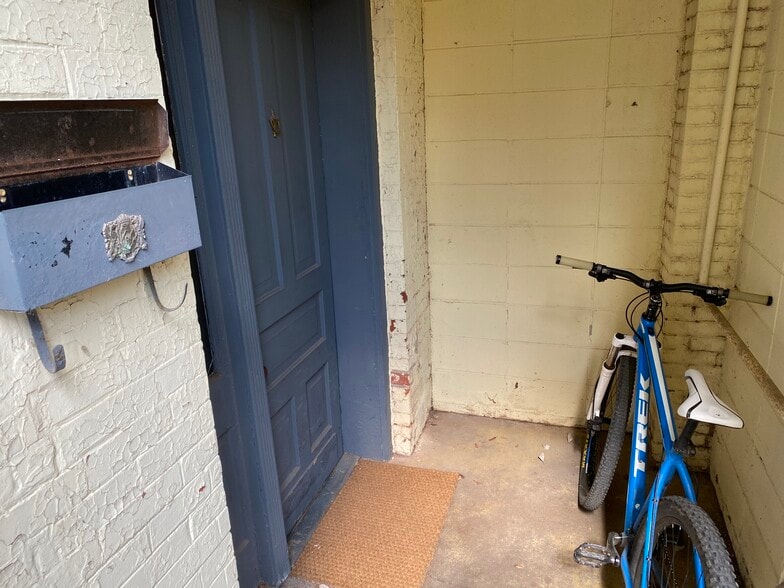 Building Photo - 2122 N Clifton Ave