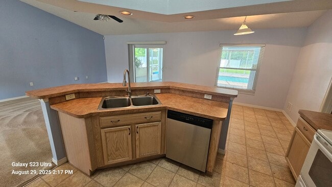 Building Photo - Beautiful 3/2/2 Pool Home on Oversized Lot in Quail Hollow