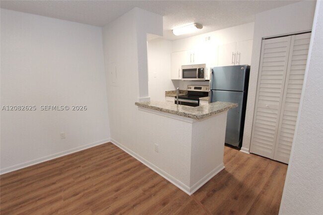 Building Photo - 2881 N Oakland Forest Dr