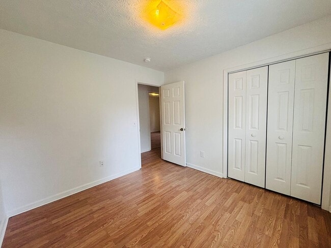 Building Photo - 306 Woodbine Dr