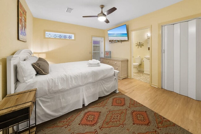 Building Photo - 501 Dolphin St