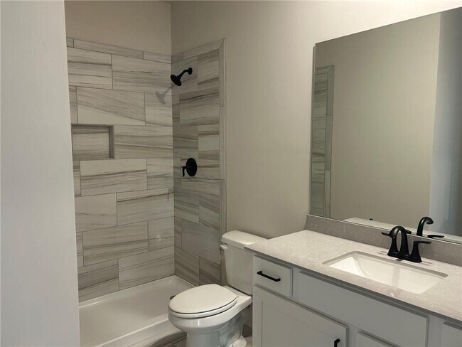 Building Photo - 4265 Oak Dr