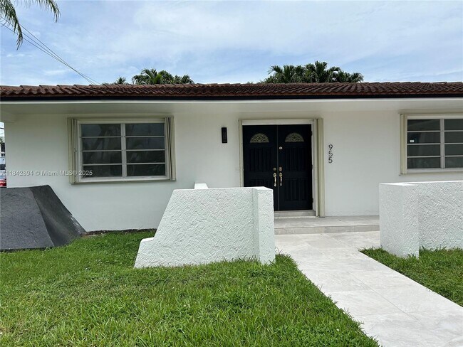 Building Photo - 955 SW 87th Ct