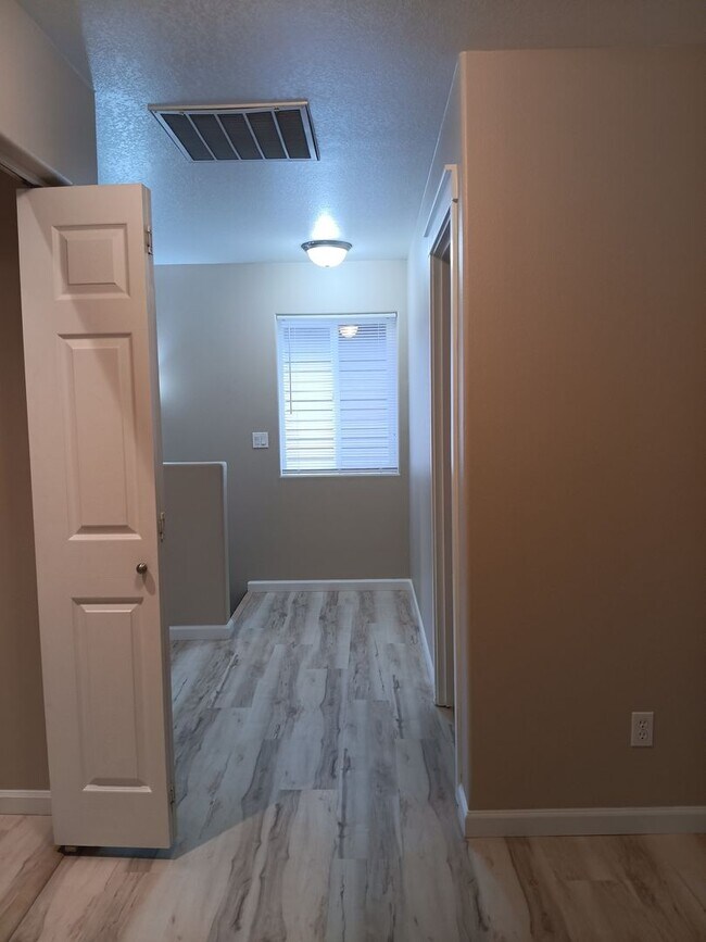 Building Photo - Beautiful Recently Remodeled Propety Ready For You to Enjoy!