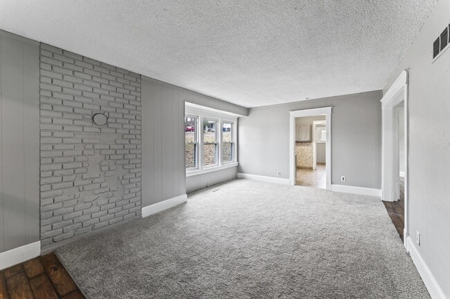 Building Photo - COMING SOON!! Charming 2-Bedroom Haven in Kansas City Northland!