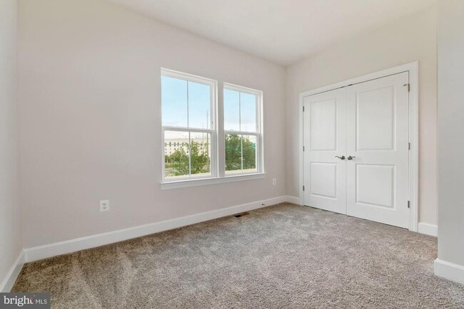 Building Photo - 289 Phoenix Dr
