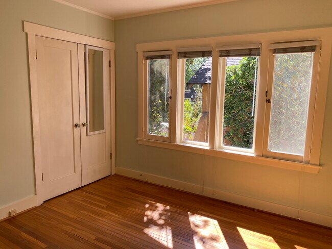 Middle Bed Room - 1823 N Michigan Ave