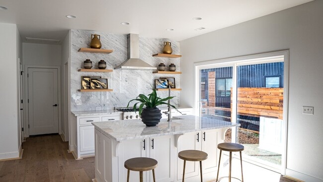 Building Photo - Holly Luxury Living