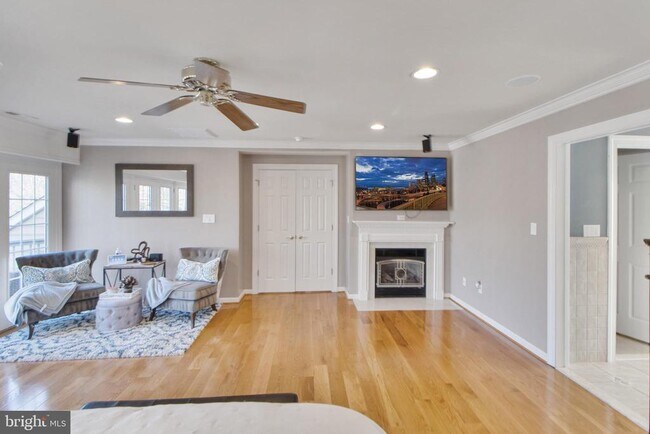 Building Photo - 7420 Mayflower Ct