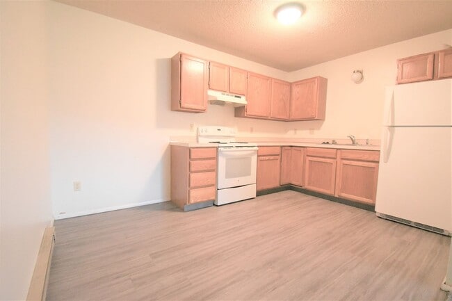 Building Photo - Great 2 bedroom one bath apartment. Close to MSU.