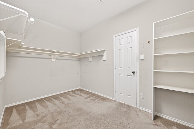 Building Photo - 17611 Haywood Oaks Dr